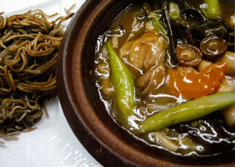 信州蕎麦の焼きそば 山菜をたっぷり使ったあんかけで