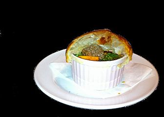パイに包まれた　仙台牛と牛舌の和風ビーフシチュー