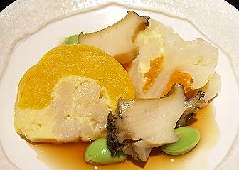 カリフラワーとプッチーニの冷し鉢 蒸し鮑添え