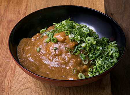 写真：とろとろ牛すじ煮こみカレー丼