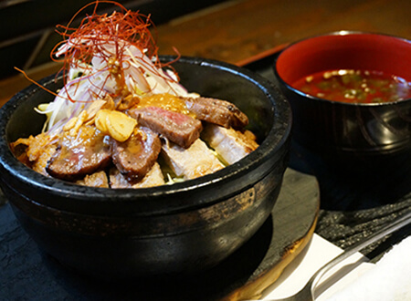 写真：黒牛黒豚W西郷丼