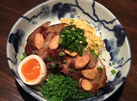 写真：黒豚バラ炭火焼丼