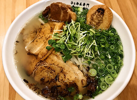 写真：ラーメン(中)薩摩づくしトッピング付