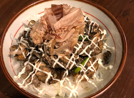 写真：桜島丼(＋50円で温玉乗せ可)