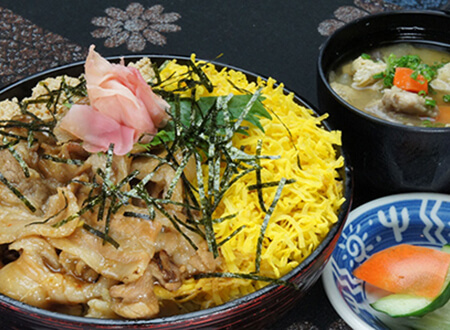 写真：天文館むじゃきの黒豚わっぜぇか丼