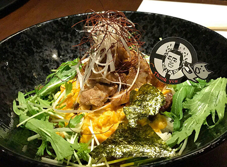 写真：西郷丼かごんま牛・豚・鶏を食らう