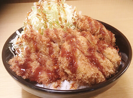 写真：六白盛丼