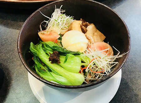 写真：黒豚わっぜぇか丼