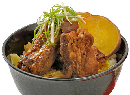 写真：黒豚わっぜぇか丼（スペアリブ丼）
