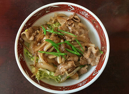写真：黒豚わっぜぇか丼　特製チャーシュー入り