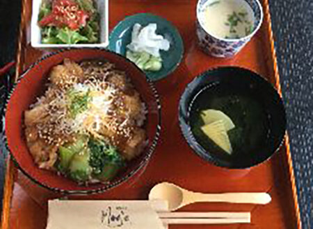写真：Monjoのせごどんぶいとろとろ豚丼