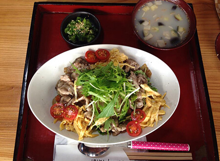 写真：イリキハーツのせごどんぶい寝西郷丼