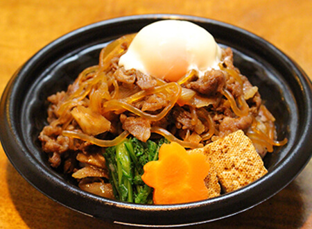 写真：五色のみそすき焼き丼