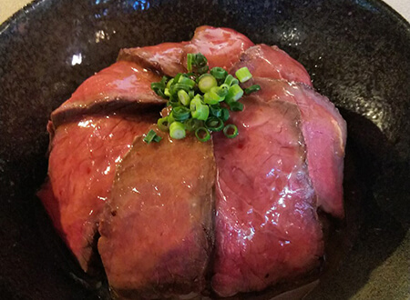 写真：究極のローストビーフ丼