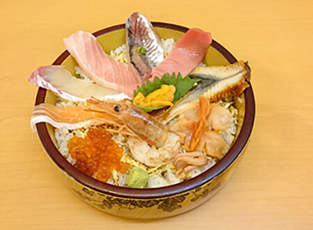 写真：特選海鮮丼