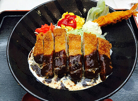 写真：鹿児島産黒豚わっぜぇか丼