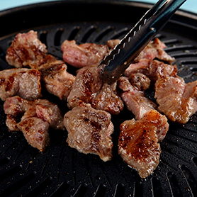鶴橋といえば焼肉。本場の味を仕事帰りにお手軽な値段でサックリと！